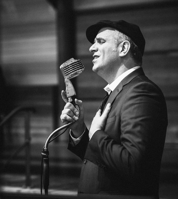 José chante église